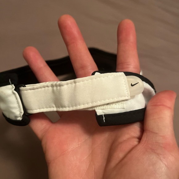 White Nike Visor - Picture 4 of 4